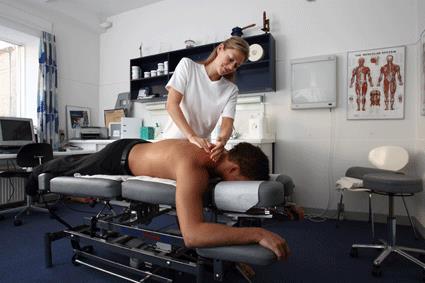 De 50.000 medlemmer af 3F's Transportgruppe kan nu få kiropraktorbehandling eller fysioterapi og massage 75 steder i landet. (Foto: Falck Healthcare.)