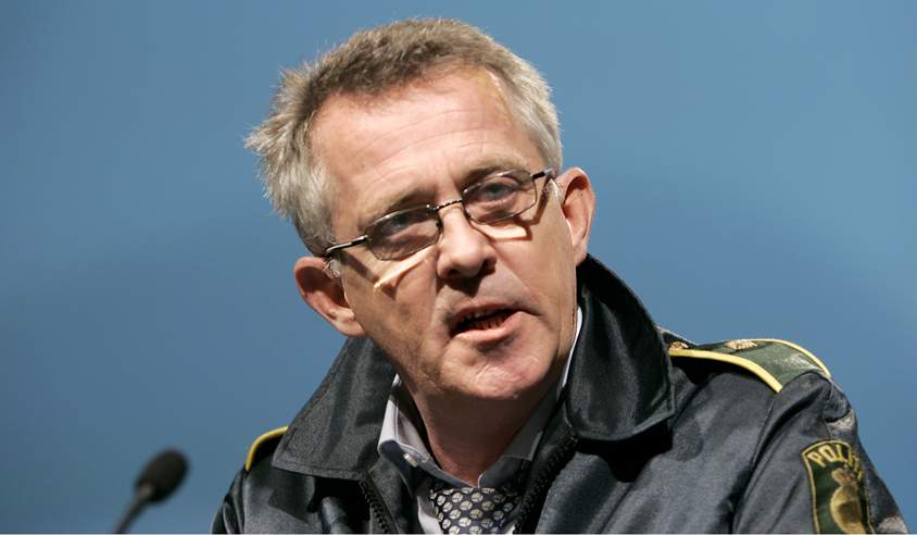    - Vi er efterhånden ved at være både den tolkende, udøvende og dømmende magt overfor de ledige. Så lad os blive lovgivende også, sagde Poul Engelsted Skovsted fra 3F Ringkøbing-Holmsland, til lejligheden iført en politiuniform. (Foto: Søren Zeuth)