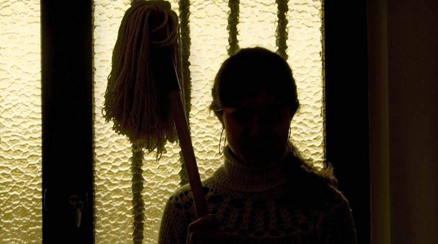 23-årige tyrkisk-cypriotiske Toulay Houssein fra Holbæk har tæt på 100.000 kroner til gode hos hendes nu tidligere arbejdsgiver, Super Rengøring, der gør rent i flere institutioner i Holbæk Kommune. (Foto: Hanne Loop)