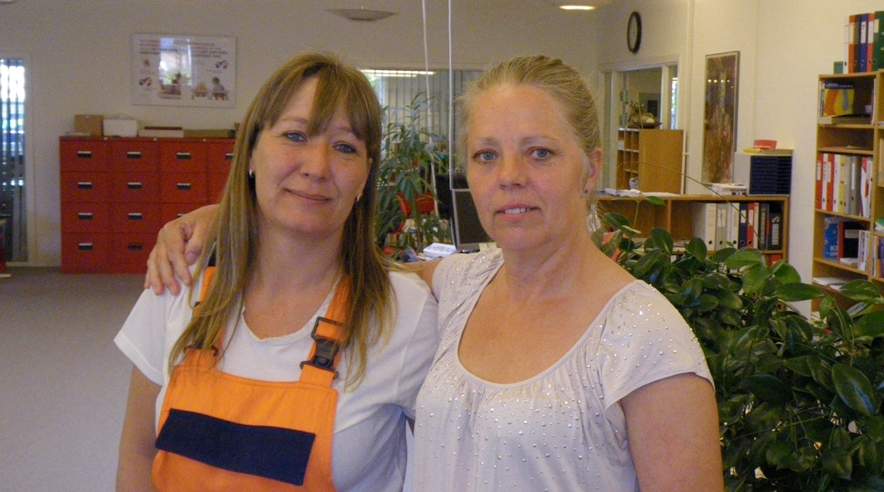 Vinnie Bang (t.v.) har udviklet social angst. Derfor er hun nødt til at have faglig medarbejder i 3F Silkeborg Jytte Laursen (t.h.) med, når hun skal til møde i kommunen. (Arkivfoto)