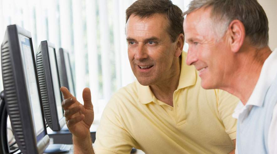 Brug din ret til to ugers selvvalgt efteruddannelse. På den måde kan du dygtiggøre dig, for eksempel inden for it.  (Foto: Colourbox)
