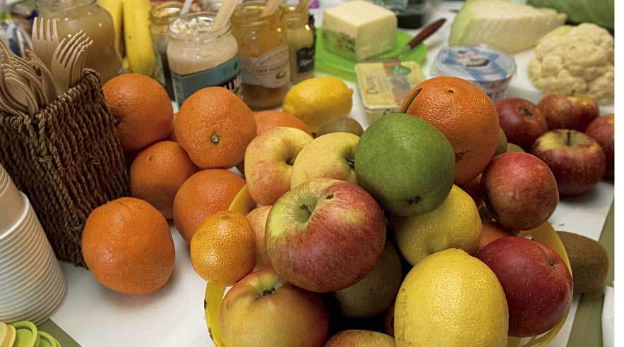 "Center for Mad til mange" skal opsamle viden om sund kost blandt de faggrupper, der er involveret i masseproduktion af mad: forskere og udviklere, råvareproducenter, leverandører og de mennesker, der arbejder i landets storkøkkener og kantiner. (Arkivfoto)