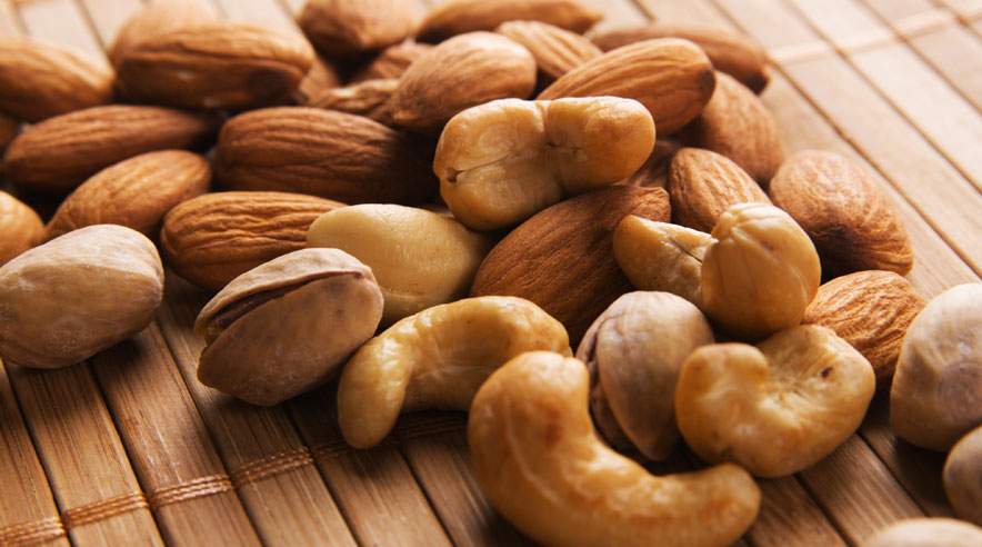 En håndfuld nødder om dagen er godt for hjertet. Studier har vist, at nødder sænker risikoen for at blive ramt af hjertekarsygdom med op mod 35 procent. (Foto: Colourbox)