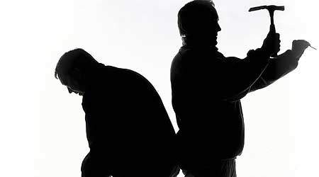 Alene inden for byggeområdet er fagforeningerne bekendt med adskillige eksempler på arbejdsgivere, der har fået tilladelse til at ansætte udenlandsk arbejdskraft efter Østaftalen uden at aflønne efter overenskomsten.