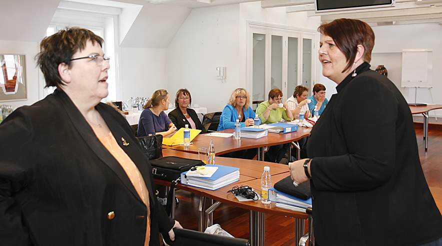 Penge og fleksibilitet skilte vandene, da 3F's forhandlere Lillian Knudsen og Tina Møller Madsen valgte at give arbejdsgiverne en kurv. (Foto- Harry Nielsen)