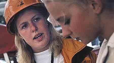 Mere end hver tredje af de unge ansatte, som jobpatruljen har talt med, mangler instruktion i at undgå arbejdsskader. Og ligeledes udfører hver tredje ung under 18 løft, der er tungere end tilladt.
 (Arkivfoto.)