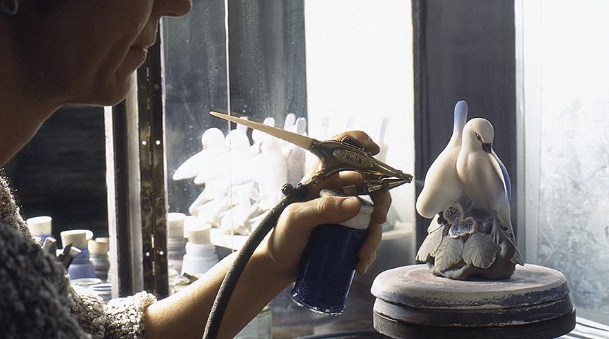 Før jul blev 52 stillinger på Royal Copenhagen i Glostrup nedlagt, og nu er de tilbageværende 109 medarbejdere i produktionen sendt på arbejdsfordeling. (Foto: Royal Copenhagen)