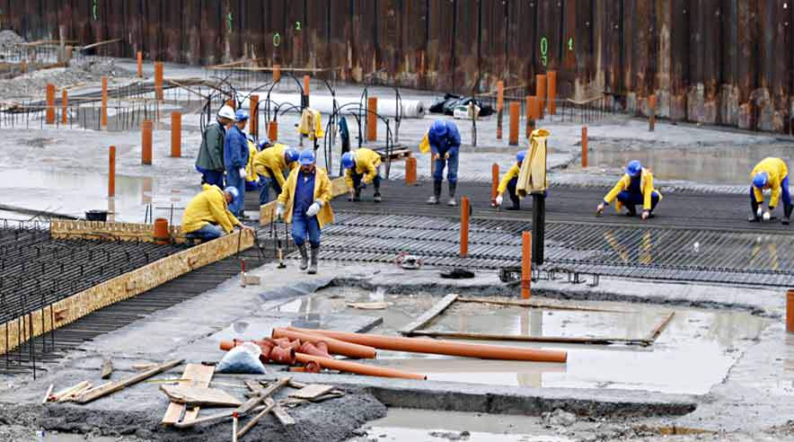 Tirsdag indledte byggefagforeningerne blokade mod det polske Nova Bau, som har folk på denne byggeplads i Ørestaden. (Foto: Harry Nielsen)