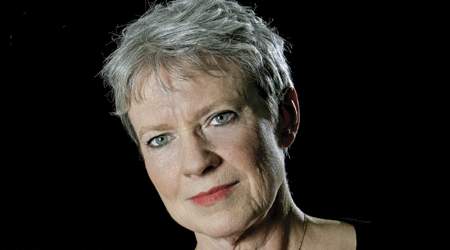 Jane Korczak, næstformand i 3F: 
- Det er så grusomt og usympatisk, at jeg næsten ikke har ord for det. Regeringen prædiker lighed i samfundet. Men det er da i høj grad et forslag, som vil skabe mere ulighed i samfundet.