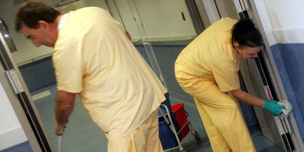 Østeuropæiske rengøringsfolk på AMU-kurser har udløst statstilskud, som har været uberettiget ifølge revisionsrapport. (Foto: Colourbox)