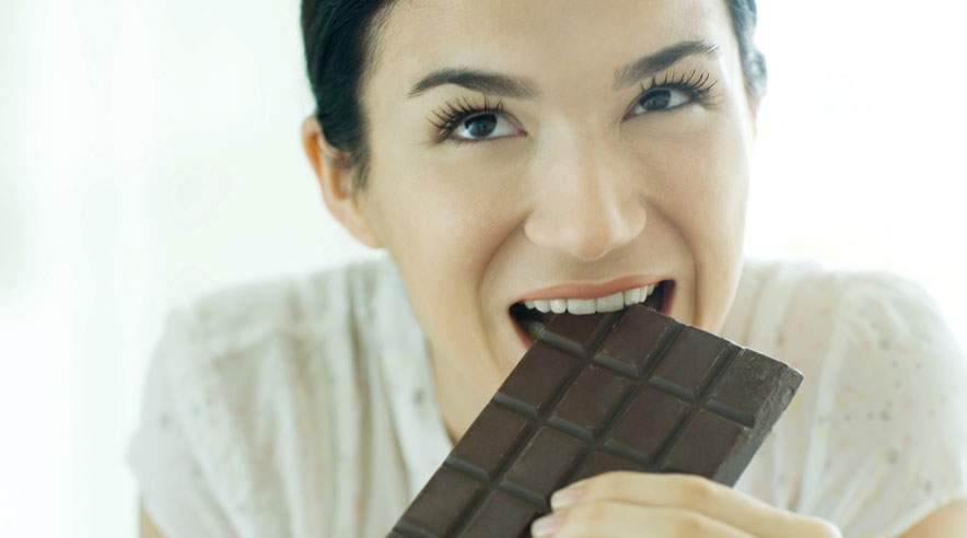 En gåtur på 15 minutter - mere skal der ikke til for, at inkarnerede chokoladeelskere kan halvere deres chokoladeforbrug på jobbet. (Foto: Colourbox)