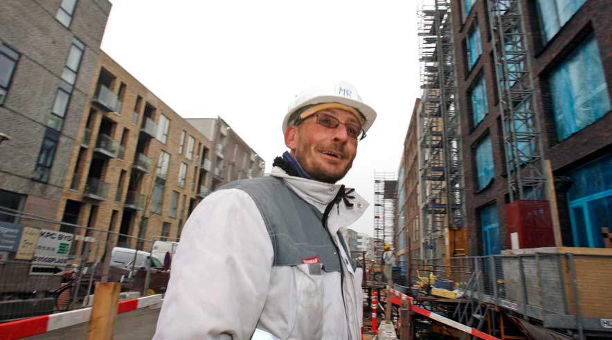 Murerarbejdsmand Michael Rubin, der arbejder på bebyggelsen Bygholm på Sluseholmen, mener, at Arbejdstilsynets kontroller er nødvendige.  (Foto: Harry Nielsen.)
