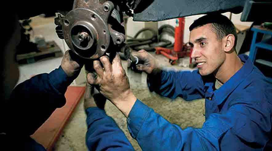 Regeringens sparekrav rammer hårdt hos AMU-Vest, der skal spare 600.000-800.000 kroner og frygter lukning. (Arkivfoto)