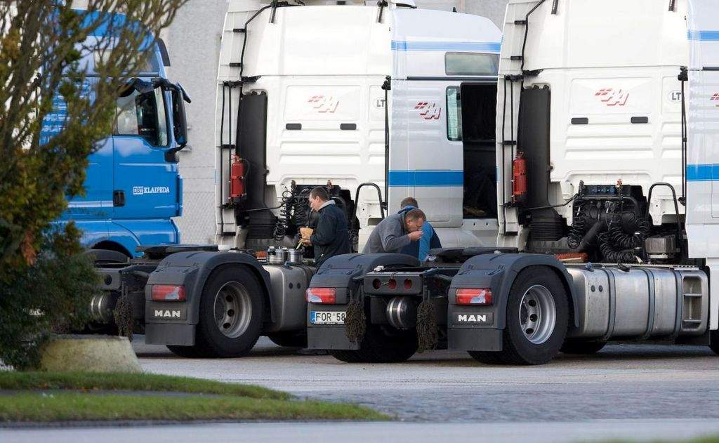 Vognmændene i ITD regner med, at Danmark går forrest med udspil om nyt chaufførdirektiv. 3F advarer regeringen om, at det vil føre til ens lave vilkår på østeuropæisk niveau.