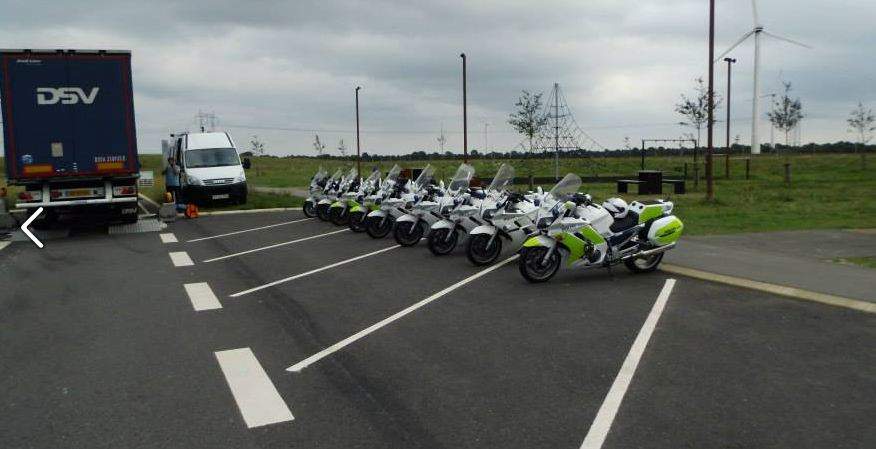 Politiets motorcykler står klar på en rasteplads i Midtjylland. Her bidrog udvidet rutine-kontrol til sidste uges bøder for en halv million for ulovligheder i danske og udenlandske lastbiler.