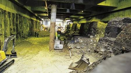 Sagen har handlet om retten til standardfradrag for kost og logi ved ikke at kunne overnatte hjemme i forbindelse med arbejdet på metro-projektet. To metro-arbejdere havde begge omkring 100 kilometer fra hjem til arbejdsplads og valgte at bo i camp i umiddelbar nærhed af metro-arbejdspladserne, og rejste sag, da hjemkommunen ikke ville godkende fradrag.