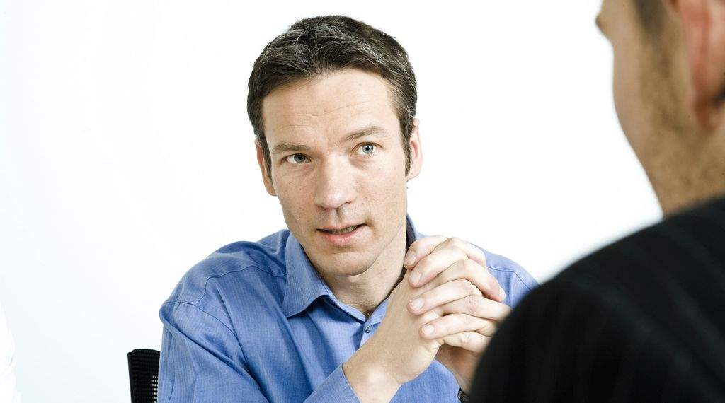 Alle offentligt ansatte har krav på en MUS-samtale en gang årligt. Her skal der lægges en udviklingsplan for medarbejderen. Det kan eksempelvis være øget ansvar, nye arbejdsopgaver eller opkvalificeringskurser. (Foto: Colourbox)