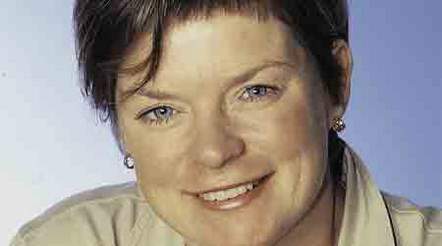 Elisabeth Geday foreslog at lempe reglerne om Østaftalen, så der ikke længere kun gives tilladelse til fuldtidsarbejde. Det skal være muligt, at kunne få arbejds- og opholdstilladelse til en kombination af arbejde og uddannelse.