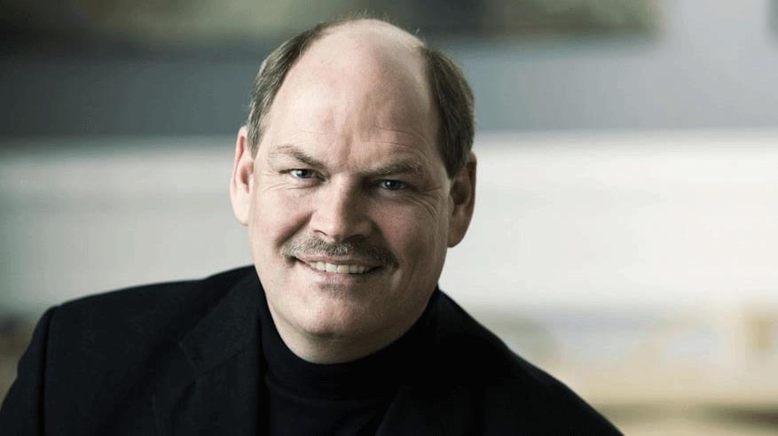 - De penge, vi har lavet en stor aftale med regeringen om, kan regeringen ikke bruge mere end én gang. Derfor må de til lommerne, og det betyder selvfølgelig, at råderummet til skattelettelser og alt muligt andet bliver mindre, men det er jo ikke vores problem, siger den socialdemokratiske gruppeformand, Carsten Hansen.