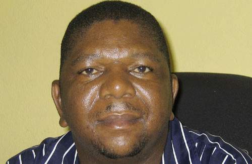 - Mange mennesker betragter kongen som et samlingspunkt, og mange er glade for de skikke og traditioner, der følger med kongedømmet. Men misregimet er gået for vidt, mener Sipho Mamba, der er generalsekretær i SMAWU.