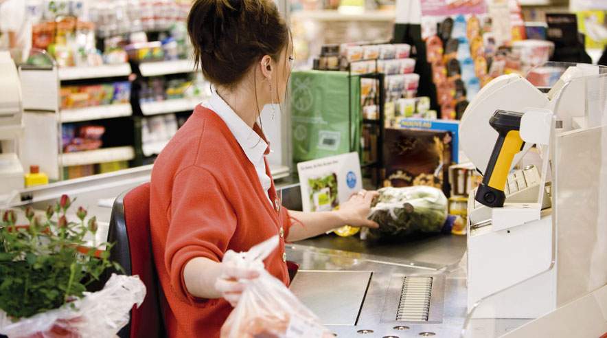 Der kan spares penge med rabatkuponer. Ikke bare på kaffe og rugbrød, men også på restauranter og ferieophold.  (Foto: Colourbox)