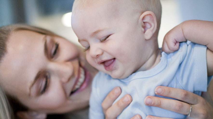 Hav styr på pensionen - også under barsel. Ifølge mange overenskomster har kvinder på barsel ret til et ekstra pensionsbidrag på 1.335 kroner pr. måned. (Foto: Colourbox)