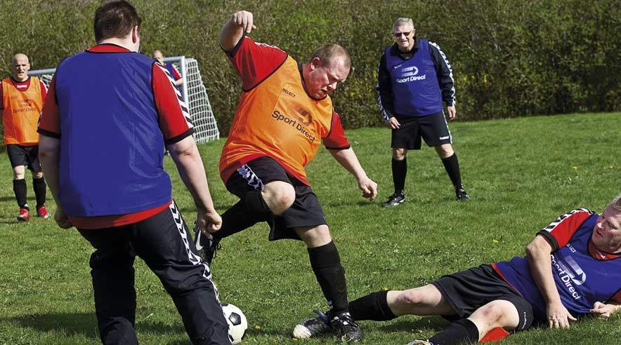 Mænds Sundhedsuge har motion og kost på programmet i næste uge. På Coop's lager i Brøndby er medarbejderne allerede i gang med at sparke til kiloene. (Foto: Joachim Rode)