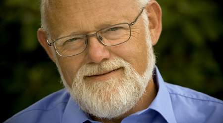 - Jeg vil være meget bekymret, hvis retten til efterløn skal ændres til, at man skal visiteres efter love og regler om, at man nu også er nedslidt nok til gå på efterløn, siger 3F-formand Poul Erik Skov Christensen.