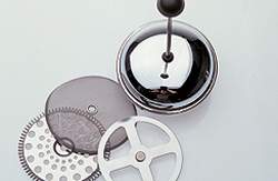 SiD afviser, at afdelingen har godkendt, at Billund Kommunes  projekt - hvor ledige bistandsklienter samlede og monterede blandt andet Bodum-kaffekander - måtte være konkurrenceforvridende.