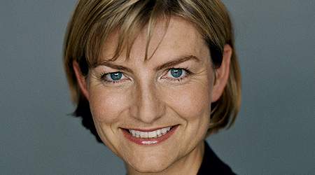 Udviklingsminister Ulla Tørnæs (V) blev ført bag af lyset af IFU, da hun i maj svarede folketingsmedlem Bjarne Lausten (S), at IFU har skabt 99.995 job i udlandet siden 1967. Fagbladet kan dokumentere, at over 30.000 af de job IFU kalkulerer med, ikke eksisterer.