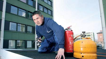 3F har både i skrift og tale prøvet at overbevise beskæftigelsesministeren og et flertal i Folketinget om, at ændringerne i dagpengereglerne blandt andet vil ramme tagdækkerne meget hårdt. (Foto: Harry Nielsen)