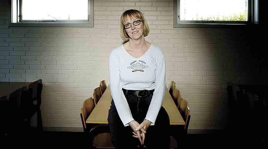 - Jeg er lettet over, at jeg ikke længere er fyret, så jeg atter har en indtægt at leve af. Men samtidig er jeg også spændt på, om Post Danmark nu vil beholde mig på længere sigt denne gang. Jeg håber virkelig ikke, at jeg skal igennem det her igen, for fyringerne slider utroligt hårdt på psyken, siger Beth Nielsen. (Foto: Nils Lund)