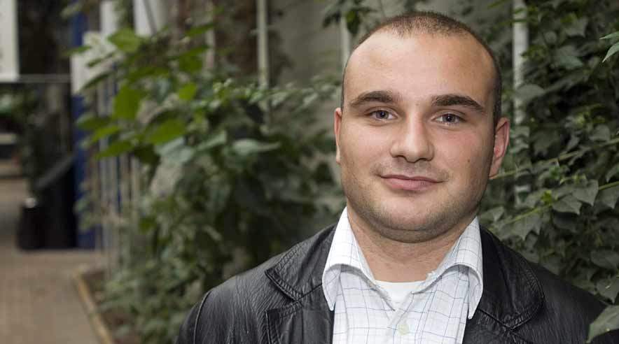 Naser Uzeiri var en af de første, der fik en ansættelseskontrakt på messen.