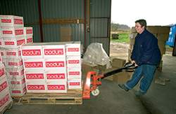 Fagbladets afsløring af flere kommuners ulovlige aktivering for Bodum-koncernen (her ses den daværende aktiveringsfabrik i Svendborg), får indtil videre ikke regeringen til at skærpe kontrollen med kommunal aktivering. (Hans Sturesson)