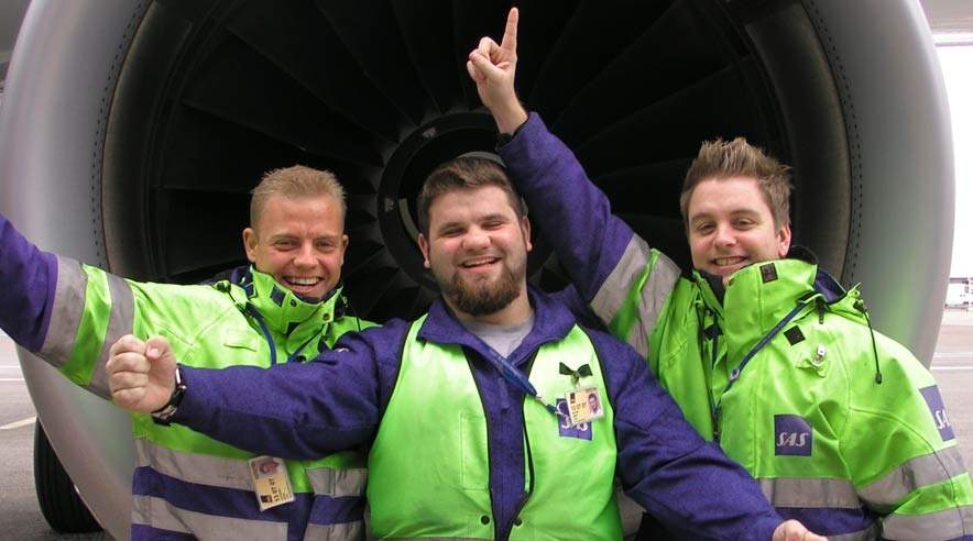 De tre første lufthavnsoperatører har netop fået deres svendebrev.
Fra venstre mod højre: Danni Bischoff, Søren Winther og Martin Hassing.  (Brian Billing)