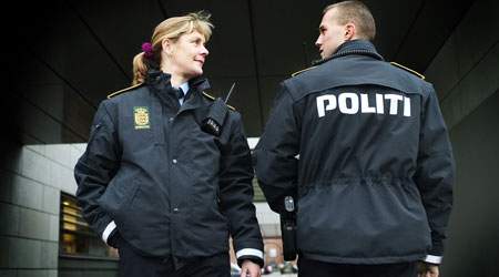 3F'ere i hos Mammut i Næstved har travlt med tøjet til de mange betjene, der skal på gaden under Klimatopmødet. (Arkivfoto.)