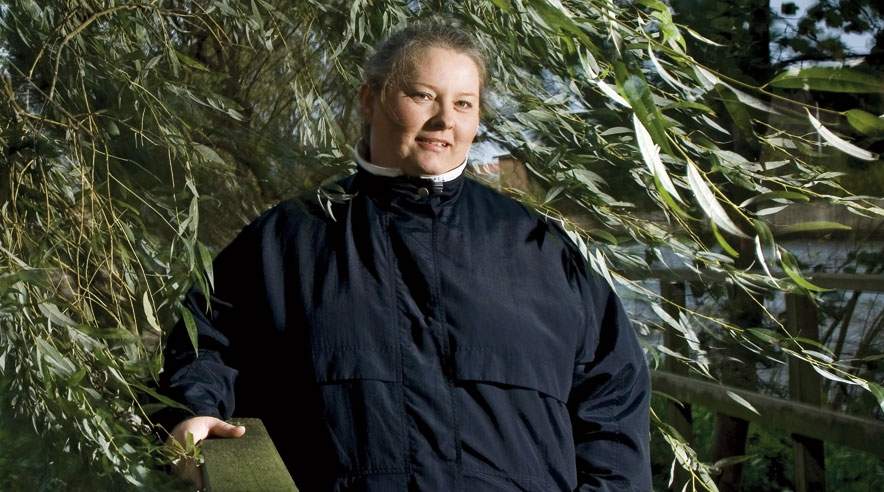 Hjemme i Vejle er Jane Dyg Knudsen mærket af sagen. Både fysisk, psykisk og økonomisk. I de to et halvt år hun ingen indtægt havde, lånte hun af banken, venner og familie. (Foto: Palle Peter Skov)