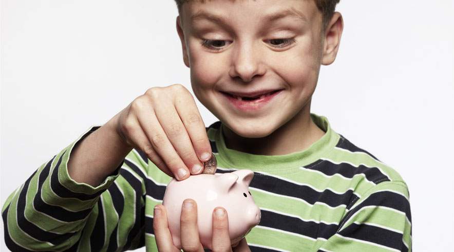 En Play Station 3 kommer ikke automatisk. Lær dine børn at spare op og disponere over deres egne penge. Gode vaner grundlægges i barndommen. (Foto: Colourbox)