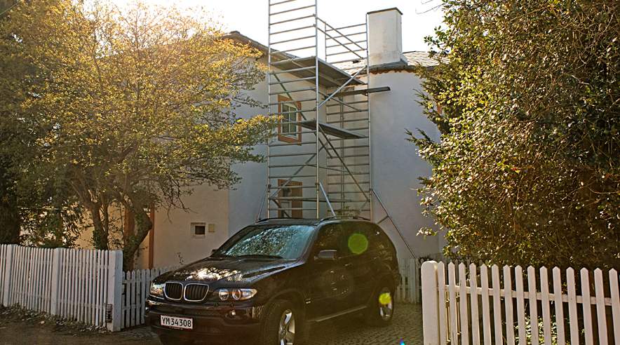 Daværende minister Lene Espersen (K) fik sin villa i Dragør til 5,7 millioner renoveret af et ulovligt polsk firma. Men det er ofte en gratis omgang. Tre ud af fire ulovlige firmaer har ikke fået en bøde, selvom de er blevet pågrebet af myndighederne. (Arkivfoto.)