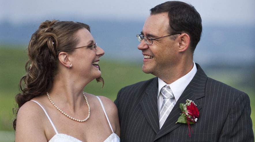 Ægtepar har blandt andet gensidig forsørgerpligt. Det betyder, at man ikke kan få sociale ydelser, hvis ens ægtefælle kan forsørge en. (Foto: Colourbox)