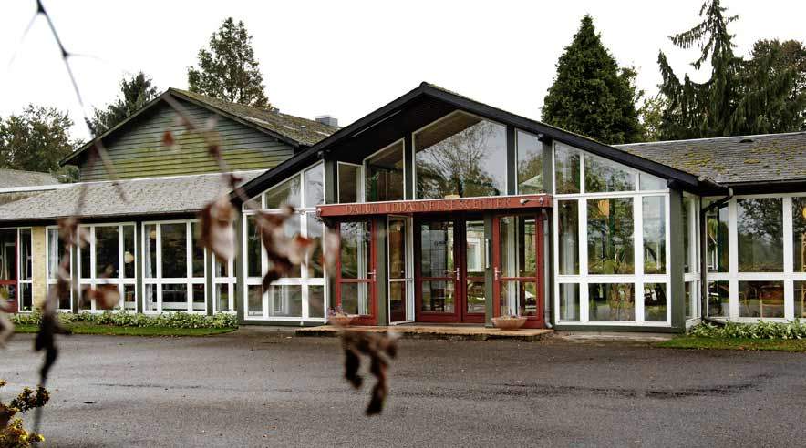 Fyns Politi er nu gået ind i sagen om de arbejdstilladelser, som det fynske gartneri Larsen & Roll har fået til bulgarske ansatte, der er elever på Dalum Uddannelsescenter.