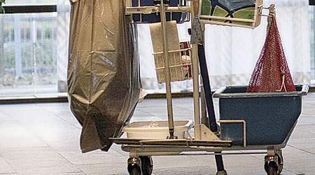 Rengøring er et af de områder, der måske står for at blive udliciteret, i Århus Kommune. (Foto: Arkiv)