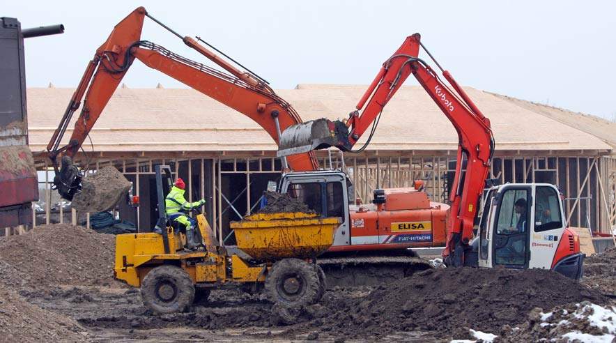 En kommunal byggeplads i Høje Taastrup, som Arbejdstilsynet lukkede tidligere på ugen. Nu er adgangsvejene ved at blive sikret.  (Foto: Harry Nielsen.)