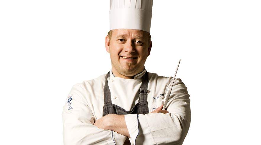 Allan V. Jensen vandt guld på Jamaica med desserten grillet banan med kokossirup med Havana rom og Mango-/papaysalat. (Foto: Per Johansen)