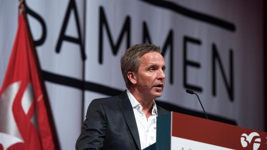 - Danmark vrides i disse år helt og aldeles skævt, men vi vil kæmpe imod det skæve Danmark, fastslog forbundsformand Per Christensen, da han aflagde sin beretning for de over 700 delegerede på 3F's kongres i Aalborg. (Foto: Michael Bo Rasmussen)