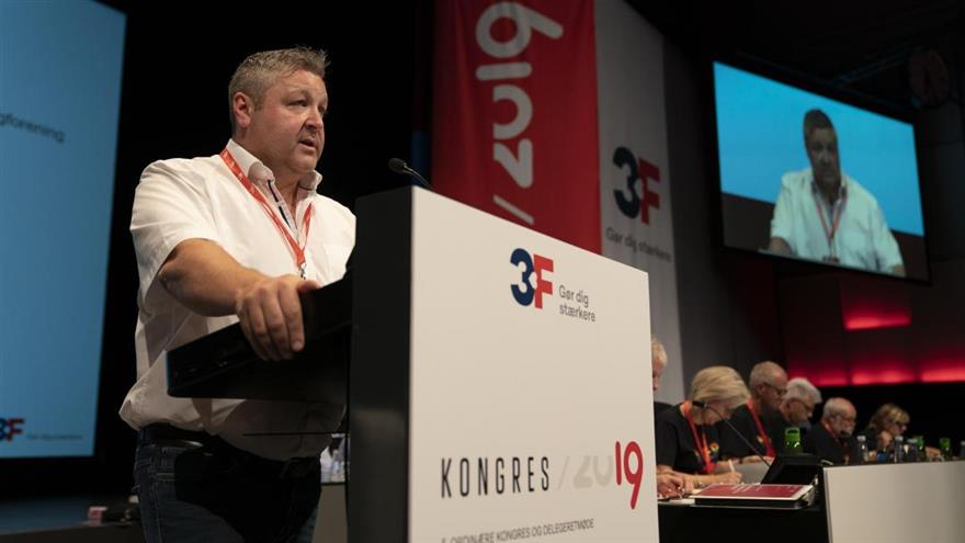 Omkring 90 forslag skulle mandag til afstemning, da 3F's faglige og politiske grundlag blev drøftet. Her er det forbundssekretær Henning Overgaard på talerstolen. (
Niels Aage Skovbo)