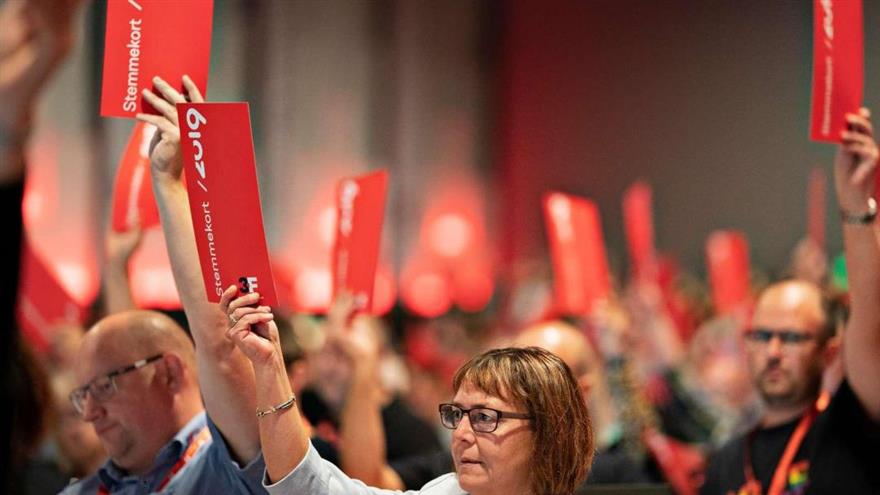 
3F's kongres vedtog efter en lang debat, at politikerne på Christiansborg skal sende Velfærdsforliget til grundigt eftersyn.