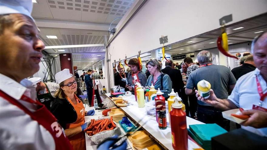 Hvis sulten melder sig, kan du score dig en rød pølse i kælderen i Aalborg Kongrescenter. (
Joachim Rode)