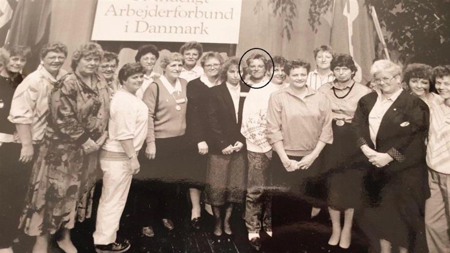 
Billedet forestiller Annie Sørensen og andre kvindelige deltagere ved KAD's kongres i 1985. 