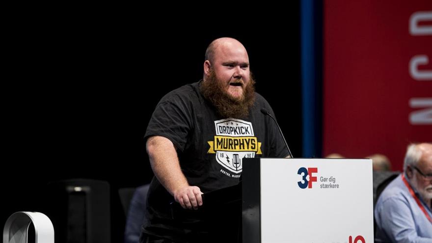 3F Ungdoms formand, Morten Ryom, gav tilkendegivelsen om 10 millioner til ungdomsarbejdet et "like" fra talerstolen. (
Joachim Rode)